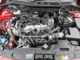 「SKYACTIV-G(ガソリン)」は、規格外の高圧縮を実現し、世界のエンジン技術者に驚きを与えました。さらに、それを維持したままノッキングの発生を抑え、熱効率を向上、走りにも寄与したエンジンです。