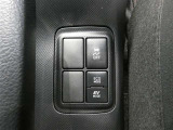 トラクションコントロール装備です。すべりやすい路面での発進時や加速時にタイヤの空転を抑え、駆動力確保に貢献する機能です。詳細は販売店スタッフまでおたずねください。