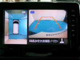 アラウンドモニター 白線や駐車車両をナビ及びルームミラーに表示 駐車している車両との位置関係も一目で分かって安心です