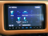 メモリーナビにフルセグTV機能あり。 ドライブや旅行に欠かせない装備です。