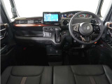 ◆視界広々で非常に運転しやすくロングドライブでも疲れを感じさせないすっきりとまとまったインパネ周りです。