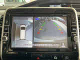この型式C27モデルはナビゲーションシステムにアラウンドビューモニターの映像が映らないのですが、拡張アダプターが取り付けられているので、リバースレンジにシフトするとナビ画面に映し出されます。