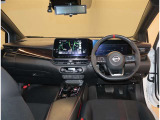 オシャレなインテリアで運転する気分も盛り上がりますよね^^