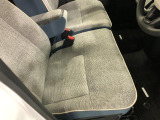 痛みの出やすい運転席シートの角、フロアマット、座面、ともに良好です
