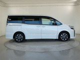 両側パワースライドドア付きだから、狭い駐車スペースなどでの 乗り降りラクラク!小さなお子さまのいるご家庭には嬉しい装備。