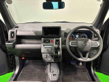美しいデザインの運転席空に加えてUV&IRカット機能付きフロントガラスの面積や位置取りが良く、前方・右前・左前方向の視認性がいいですよ!