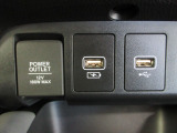 USBジャック付きです。全車、弊社専門スタッフによる内外装クリーニングを実施しております。綺麗な状態でご納車いたします。