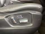 運転席シートはメモリー機能付10Wayパワーシートです。