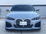 【BMWの伝統】BMWの特徴的な&ldquo;キドニーグリル&rdquo;は、80年以上続く伝統の形でございます。変わらないこだわりのデザインが、プレミアムブランド&ldquo;BMW&rdquo;を創り出します。