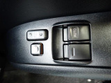 前席の窓の開閉は電動になりますので、便利ですよね。