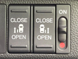 【両側パワースライドドア】スマートキーや運転席のスイッチで後席両側スライドドアの開閉が可能♪電動だから力を入れてドアを開ける必要が無く、小さなお子様でも簡単に開け閉めでき快適です♪