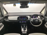 【前方視界】開放的な前方視界!運転がしやすく疲れにくいです♪窓が大きく、見通しがとっても良いおクルマですよ♪