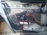 タッチパネル式のオートエアコンになっておりますので操作も楽々、お手入れ楽々です♪また、オートエアコンですので設定した温度を保ってくれますので快適にお乗りいただけます♪