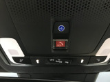 天井には緊急通報ボタンが装備されています。