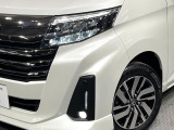 【LEDヘッドライト】悪天候や夜間走行時も良好な視界を確保し安心して運転できる高輝度LEDヘッドライトを装備!点灯速度が早く、消費電力も抑えられています。