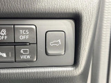 【パワーバックドア】スマートキーや運転席のボタンを押すだけでリアゲートが自動で開閉します!荷物を持っている時や、高い位置にあるバックドアを閉める際に便利な機能です♪