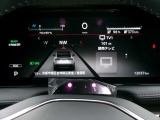メーター中央に、様々な車両情報を表示してくれる、ディスプレイがついています。