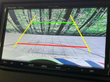 【バックカメラ】駐車時に後方がリアルタイム映像で確認できます。大型商業施設や立体駐車場での駐車時や、夜間のバック時に大活躍!運転スキルに関わらず、今や必須となった装備のひとつです!