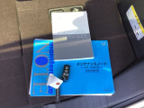 取扱説明書やメンテナンスノートもそろっています。スマートキーは荷物を持っている時でも、キーを取り出さずドアの施錠・開錠ができます。