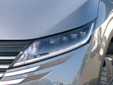 ヘッドライトはLEDなのでとても明るく、広い範囲に照らしてくれます。夜間の運転の安全も高めてくれます。