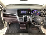 【前方視界】開放的な前方視界!運転がしやすく疲れにくいです♪窓が大きく、見通しがとっても良いおクルマですよ♪