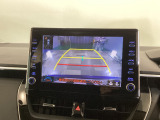バックカメラの画像です。ガイドラインがスムースな車庫入れをサポートいたします。車庫入れの安心感がアップしますね。