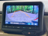 【バックカメラ】駐車時に後方がリアルタイム映像で確認できます。大型商業施設や立体駐車場での駐車時や、夜間のバック時に大活躍!運転スキルに関わらず、今や必須となった装備のひとつです!