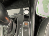車両状態証明書修復歴の有無も一目瞭然。機能や内装・外装、走行距離、修復歴の有無をチェックし、クルマの状態を10段階にした車両状態証明書。数字や記号を使ってわかりやすく表示しています。