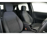 運転席のスペースはゆったりしていて、視界も広く確保されているので普段の運転からロングドライブまで快適です。