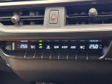 【左右独立型フルオートエアコン】運転席と助手席でそれぞれお好みの温度に設定可能。同乗者にも配慮した、快適な空調をお届け致します。