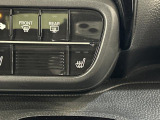 すぐに暖まって寒い日に重宝する運転席&助手席シートヒーターが付いてます。2段階に温度設定が可能です