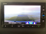 【バックカメラ】運転が苦手な方も車庫入れラクラクです!ギアをリバースに入れれば自動的に切り換わりますので、面倒な操作は不要です♪狭い駐車場もお車を傷つけず安心ですね!