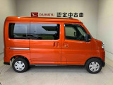 車両右側面からの写真になります。車をご覧になりたい時はお気軽に最寄りの店舗へご相談下さい。