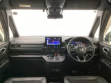 【前方視界】開放的な前方視界!運転がしやすく疲れにくいです♪窓が大きく、見通しがとっても良いおクルマですよ♪