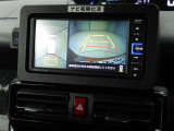 このお車はパノラマモニターが付いています。駐車や幅寄せ等楽になります。対応できる純正カーナビがおすすめです。