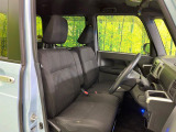 運転席まわりには十分なスペースがあり、大柄な方でもゆったり運転していただける環境です。