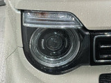 LEDヘッドライトは、点灯の瞬間から最大光量を発揮し、突然暗くなるトンネルなどでの安定感を高めます。