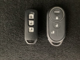 スマートキー付きですからドアロックの開閉およびエンジンスタートが楽々です。電動スライドドアの開け閉めもボタンで操作できます。加えて、純正リモコンエンジンスターター用の操作キーもついています。