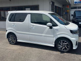 全国納車も可能です。その際は県外登録費用と陸送費が別途かかりますこと、ご了承ください。