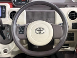 インテリアに合わせたデザインのステアリングは、運転される方のことも考え、運転しやすい形状、大きさです。是非一度、実際に触ってお確かめください。