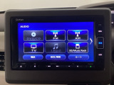 メモリーナビにフルセグTV機能あり。 ドライブや旅行に欠かせない装備です。