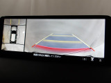 狭い場所での駐車やすれ違いなどでより的確な運転操作に役立つ360&deg;ビューモニターが装備されています。