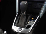 【シフトレバー】シフトもとても操作しやすいデザインになっております。運転する人の事を第一に考えた操作性の高い仕様です。