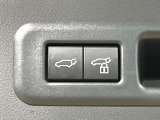 【パワーバックドア】スマートキーや運転席のボタンを押すだけでリアゲートが自動で開閉します!荷物を持っている時や、高い位置にあるバックドアを閉める際に便利な機能です♪