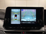 アラウンドビューモニターは真上から見下ろした様に車の周囲を表示することで、駐車時の安全性と利便性を高めます。