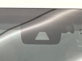 【トヨタセーフティセンス】走行中に前方の車両等を認識し、衝突しそうな時は警報とブレーキで衝突回避と被害軽減をアシスト。より安全にドライブをお楽しみいただけます。