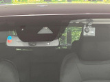 【i-ACTIVESENSE】走行中に前方の車両等を認識し、衝突しそうな時は警報とブレーキで衝突回避と被害軽減をアシスト。より安全にドライブをお楽しみいただけます。