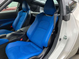 クッション性能が高く、程よく体をホールドしてくれるフロントシートなので、ゆったりとした運転を楽しんで頂けます。