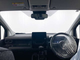 落ち着いたカラーの内装で、ゆったりと運転したい方に。