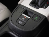 オートブレーキホールド機能付き電子パーキングブレーキ!ブレーキペダルを足から離しても停車状態を保ちます。アクセルを踏めば自動でブレーキが解除され、発進可能!